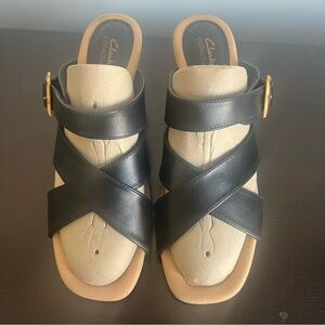Clarks Women's Kyarra Judi Strappy Slip-on Wedge Black and Tan Sandals